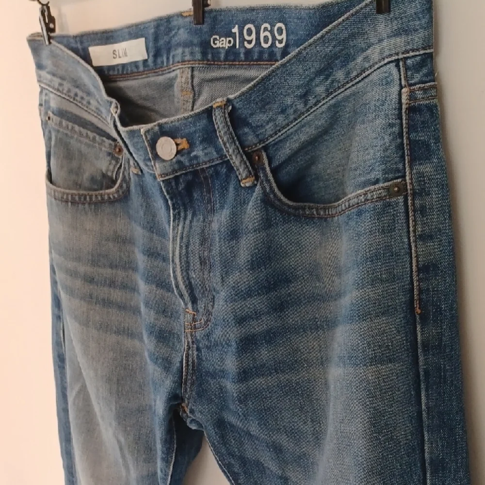 GAP Blue Slim Jeans with Classic Indigo Wash, 31W x 30L - Picture 3 of 7